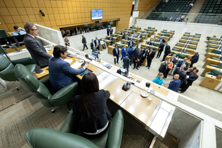 Alesp aprova salário mínimo paulista de R＄ 1.550