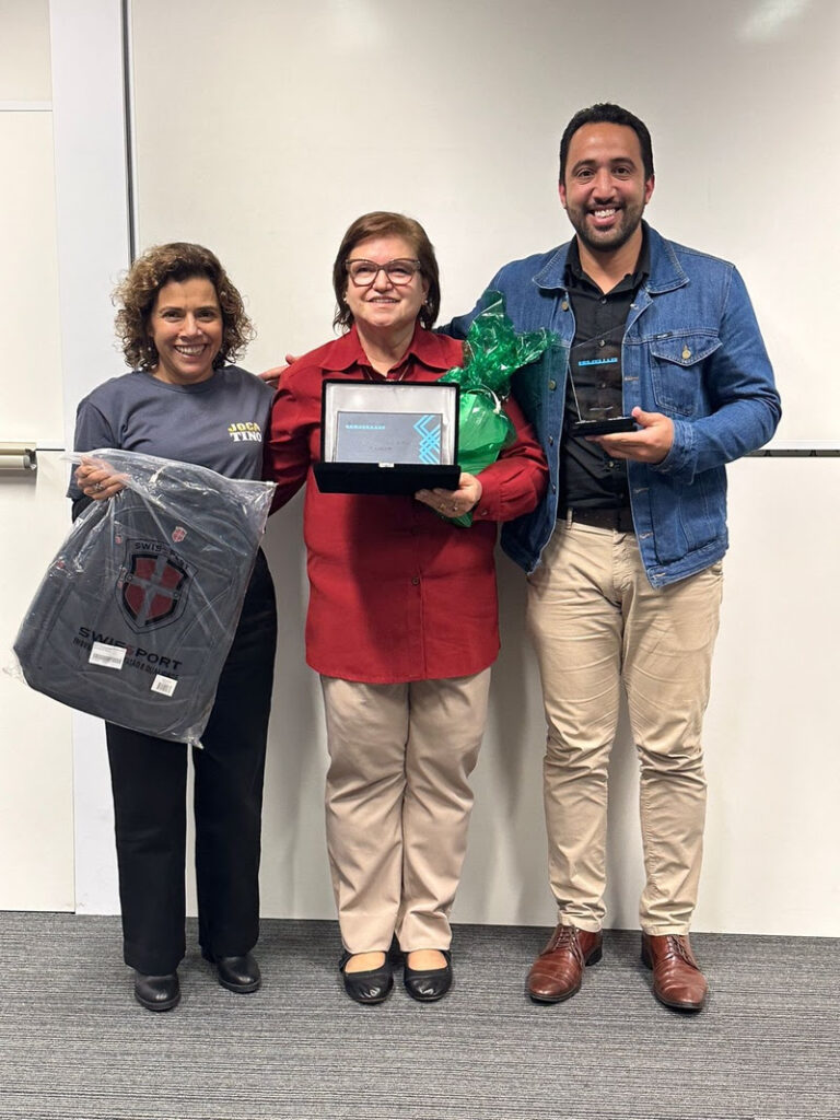 Professora de Taboão da Serra vence 4º Prêmio Professor Transformador 2023