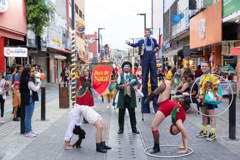 Clube do Balanço, circo, teatro e apresentações de dança, animam a última semana da Rua de Natal de Itapevi e embalam as comemorações natalinas