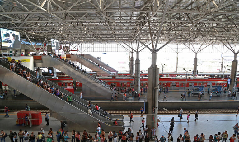 Estações Brás e Tamanduateí da CPTM recebem ação do Procon-SP durante a Semana do Consumidor 2026