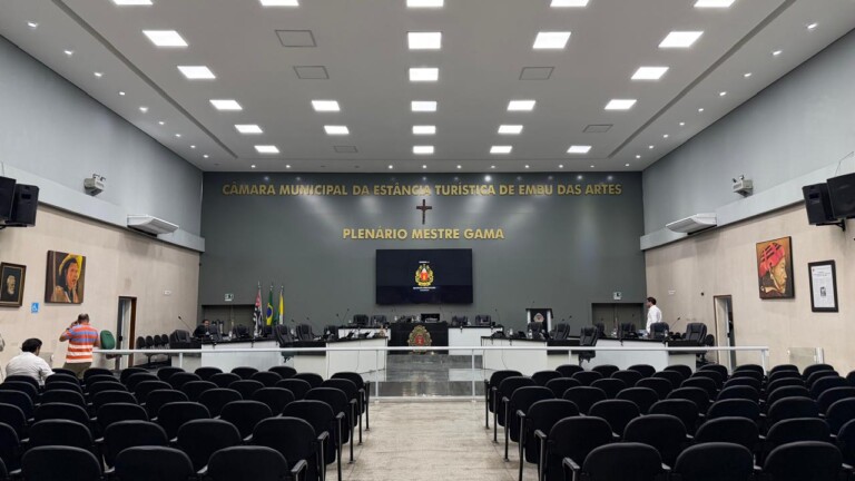 A 20° Sessão da Câmara de Embu das Artes é marcada por debate sobre saúde pública e protestos da população
