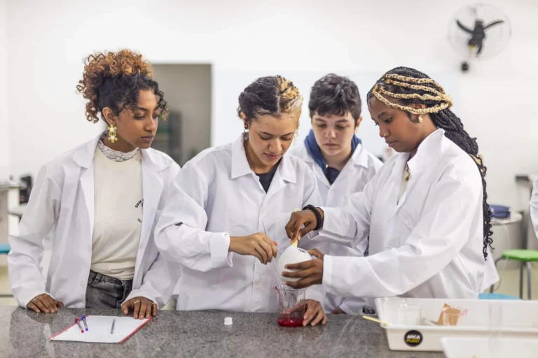 Veja os valores de bolsa-auxílio nos estágios para estudantes da rede estadual de SP