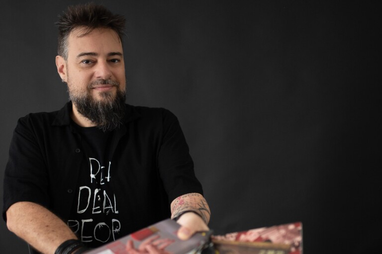 Entre livros, leitores e redes: Felipe Tazzo leva produção independente à Feira de Taboão da Serra